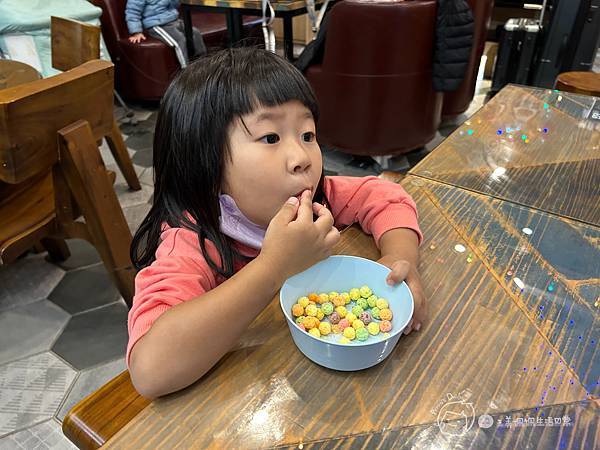 台中親子住宿|華麗的溜滑梯房和自助空間-風自然親子時尚旅宿1