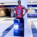 Scottie-Pippen-statue2