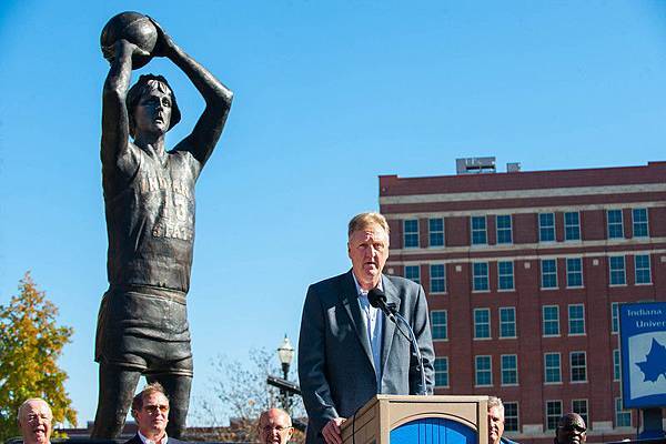 Larry-Bird-statue2