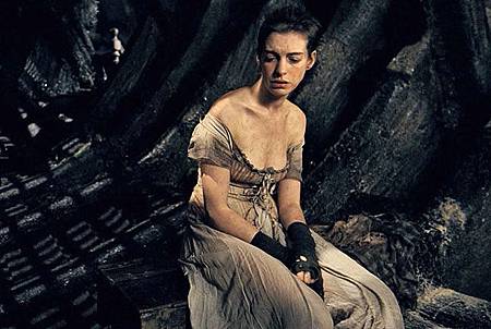 Anne-Hathaway-Fantine-Les-miserables