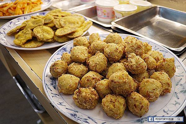 台北車站【三來健康素食館】數十種蔬食多樣化選擇。台北車站素食