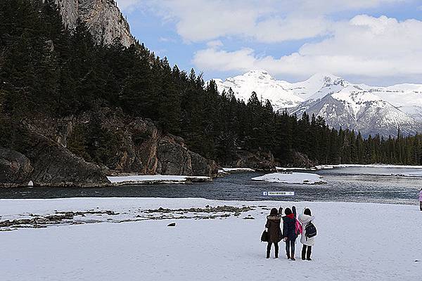 加拿大風情畫【班夫小鎮/弓河瀑布/驚奇角/硫磺山】雪國世界好美啊！