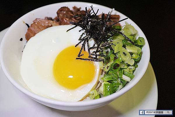 基隆美食【神樂岡旭川拉麵】驚艷！傳統北海道風味拉麵。基隆好吃日式拉麵和丼飯。基隆廟口美食推薦