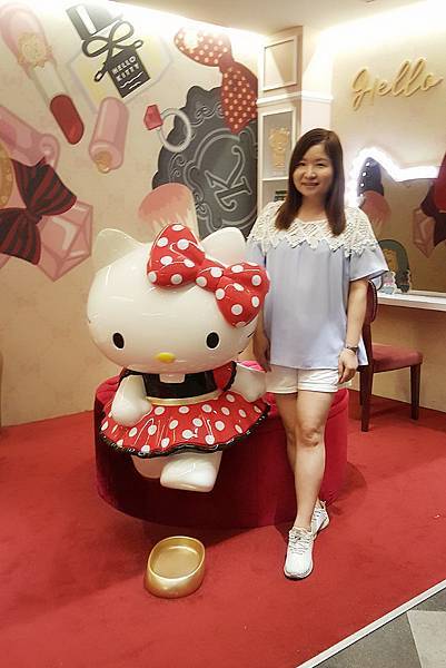 林口美食【Hello Kitty Red Carpet美式餐廳】女孩的粉紅泡泡。林口三井美食。林口三井美式餐廳。親子餐廳。主題餐廳