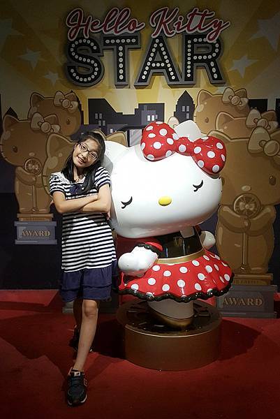 林口美食【Hello Kitty Red Carpet美式餐廳】女孩的粉紅泡泡。林口三井美食。林口三井美式餐廳。親子餐廳。主題餐廳