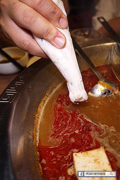 台北美食【川老爺麻辣鍋】吃麻辣鍋配熱炒正對味。溫體牛買一送一。豪華螃蟹海鮮拼盤。內湖麻辣鍋。葫洲站麻辣鍋