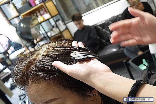 板橋府中美髮推薦【分享髮藝Share hair salon】做個上質美人~鉑金結構式上質深層護髮〡母親節活動75折到五月底〡髮型設計師Claire