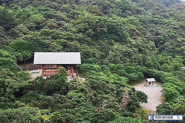 穿搭分享【真皮黑色休閒鞋＋黑色手提斜背包】法鼓山參訪～旅遊穿搭分享