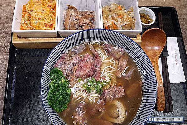 【台灣郎正宗牛肉麵】長春路牛肉麵推薦~真正多種香料加牛骨熬煮鮮美湯頭、創新牛肉麵新視野。松江南京美食 【台灣郎正宗牛肉麵】長春路牛肉麵推薦~真正多種香料加牛骨熬煮鮮美湯頭、創新牛肉麵新視野。松江南京美食