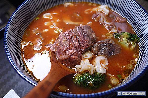 【台灣郎正宗牛肉麵】長春路牛肉麵推薦～真正多種香料加牛骨熬煮鮮美湯頭、創新牛肉麵新視野。松江南京美食