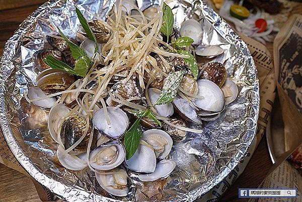 板橋府中燒烤美食推薦【火夯seafood海鮮燒烤】半露天燒烤餐廳大口吃肉吧！