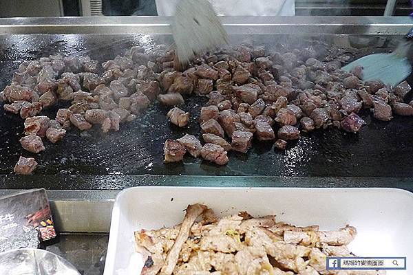 內湖BUFFET吃到飽推薦【豐FOOD-海陸百匯．多國料理】九月辦桌夯肉吃烤乳豬好過癮！夏趴夯肉BBQ PARTY九月周五限定