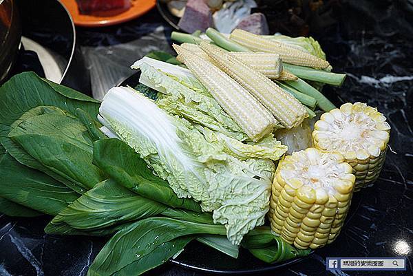 台北中山火鍋吃到飽【嗨蝦蝦百匯鍋物吃到飽】和牛/生魚片/握壽司/百種食材/各國啤酒和超多飲品&冰品吃到飽/雙連站火鍋吃到飽