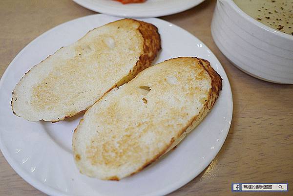 忠孝新生牛排推薦【上菜囉牛排法義創意料理】雙人899分享餐三種肉排讓你吃到爽！還有自助吧美食無限吃到撐！