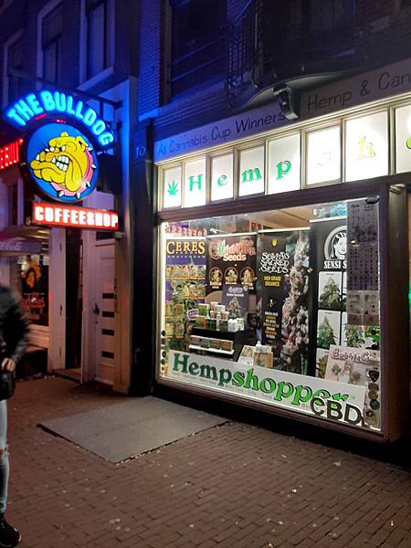20200121 Day 14 荷蘭第二天 到了有名的大麻專賣店