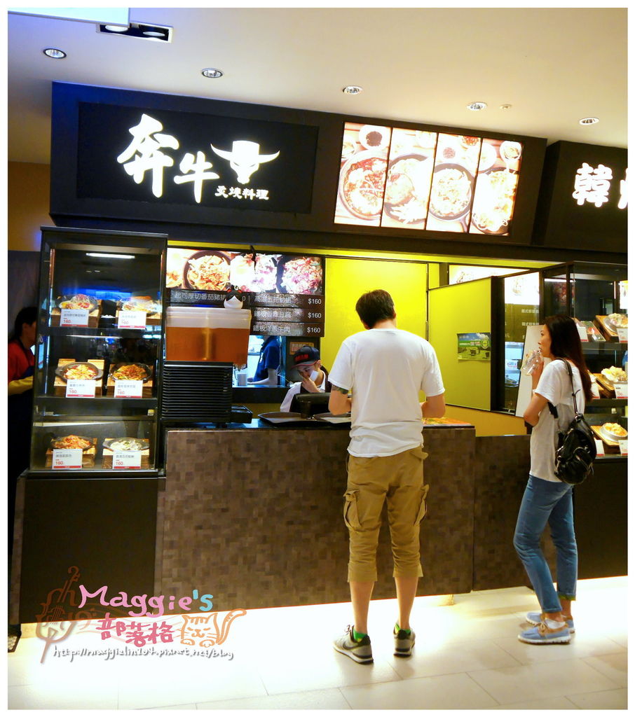 Maggie的食記 奔牛炙熱料理 平價川菜湘菜美食 百元就可以吃到的美味 愛吃辣的千萬不要錯過重慶水煮魚喔 台中新光三越12f美食街