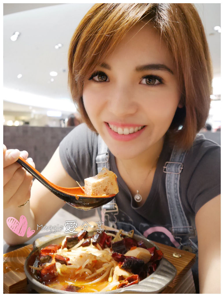 Maggie的食記 奔牛炙熱料理 平價川菜湘菜美食 百元就可以吃到的美味 愛吃辣的千萬不要錯過重慶水煮魚喔 台中新光三越12f美食街