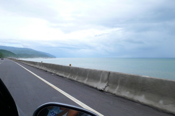 耶～～看到台灣東岸的太平洋啦！