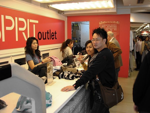 一不小心....淪陷在Esprit Outlet..........