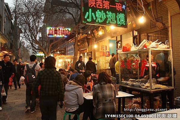 西安當地的特色主食：泡饃，大街小巷都在賣泡饃