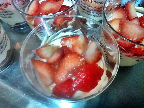 草莓夾心.jpg 草莓夾心.jpg