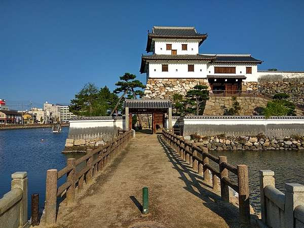 今治趴趴走 麵包超人列車 今治城 吹揚神社 小林趴趴走 旅遊美食部落格 痞客邦