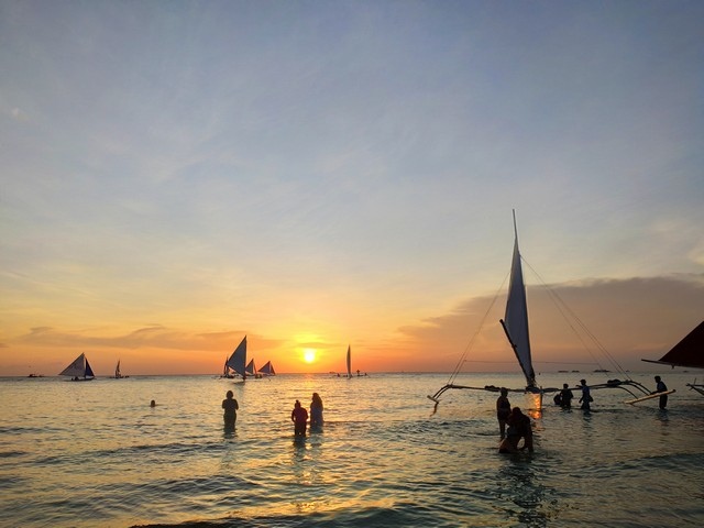 IMG_018夕陽風帆(Sunset Sailing).jpg