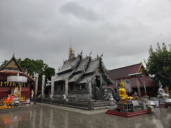 IMG_026銀廟(Wat Sri Suphan).jpg