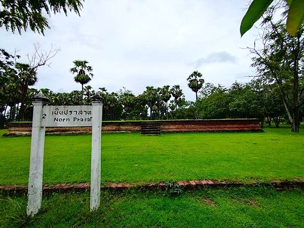 IMG_008素可泰皇宮遺址(Noen Prasat).jpg