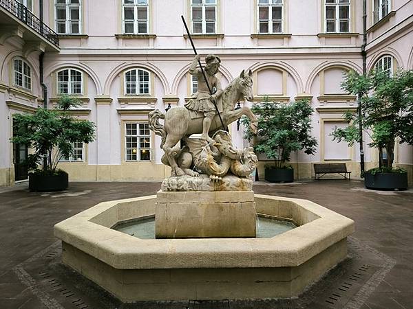 IMG_018聖喬治屠龍噴泉(Fountain of St. George and the Dragon).jpg