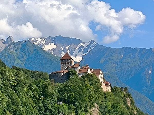 IMG_001列支敦士登瓦杜茲城堡(Vaduz Castle).jpg