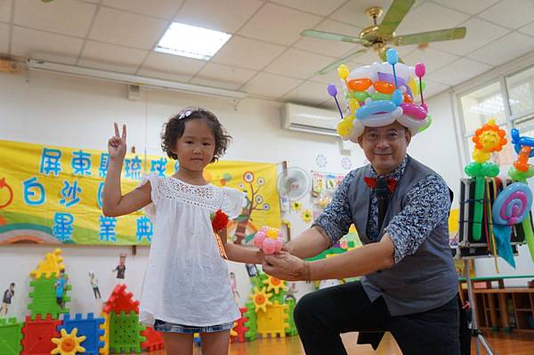 高雄小琉球白沙國小幼稚園主持人+魔術汽球表演 (1).JPG