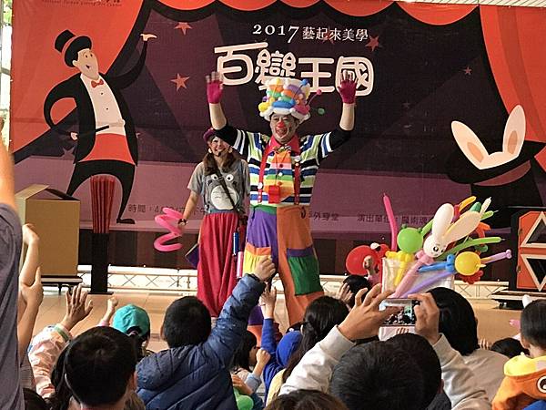 0422台南生活美學館魔術表演+小丑汽球表演+人入大氣球+大型魔術道具人體切割美女兩分+紙箱刺人 (18).jpg