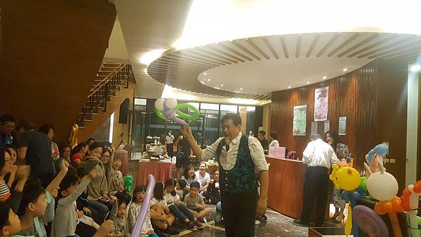 高雄．皇邑美術館中秋節特技表演+魔術氣球表演 (1).jpg