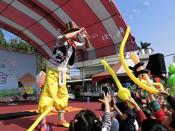 台南安定胡麻季活動主持人+魔術出鴿表演+小丑氣球秀+人入大氣球+拉拉熊人偶+鋼鐵人迎賓+奇幻泡泡表演 (5).JPG