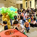 台南美術館氣球表演 (4).JPG