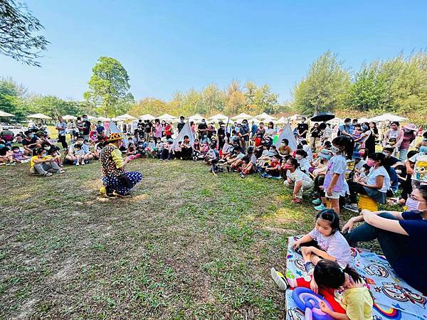 高雄澄清湖市集活動魔術表演+唱跳姐姐+小丑表演+人入大氣球+小丑特技表演 (2).jpg