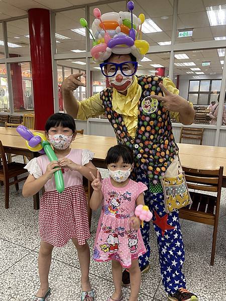 高雄市衛生局兒童疫苗施打小丑氣球.jpg