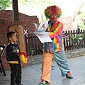 私立幼稚園歡慶兒童節魔術小丑表演	