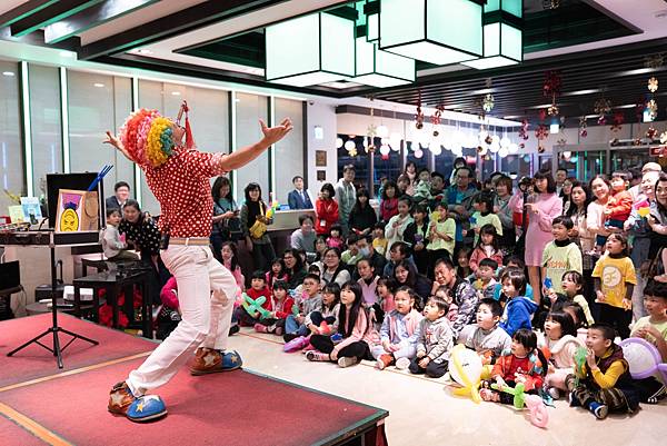 宜蘭悅川酒店垮年活動魔術表演、小丑默劇、魔幻泡泡