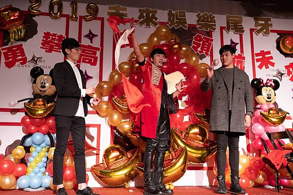 未來娛樂魔術表演、特技雜耍