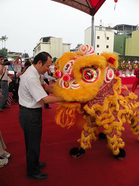 屏東環球購物中心開工動土主持人 (4).jpg