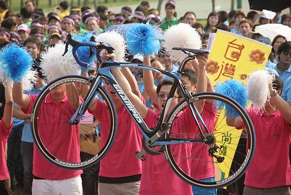 高雄明安公司廠慶活動主持人+魔術表演+遊戲攤位 (22).jpg