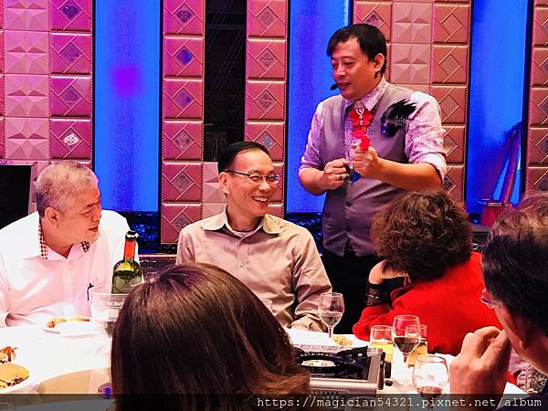 高雄銘哲行春酒主持人+大型魔術表演+川劇猴王變臉+鋼鐵人迎賓+小小兵人偶迎賓 (7).JPG