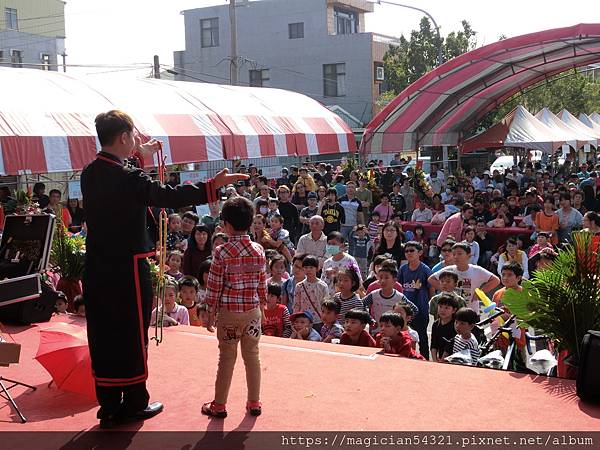 台南安定胡麻季活動主持人+魔術出鴿表演+小丑氣球秀+人入大氣球+拉拉熊人偶+鋼鐵人迎賓+奇幻泡泡表演 (1).JPG