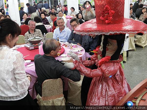 高雄國民魚丸料理尾牙主持人+傳統肚皮舞表演+雙刀肚皮舞表演 (2).JPG