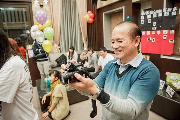 高雄鳳山寶妹抓週生日派對佈置+活動主持+魔術汽球表演 (23).jpg