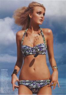 VOGUE 2008/4 - Caroline Trentini