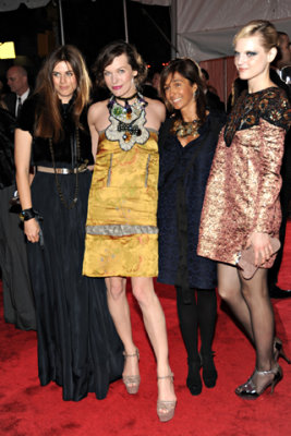 Carolina Castiglioni,Milla Jovovich,Consuelo Castiglioni ,Guinevere Van Seenus