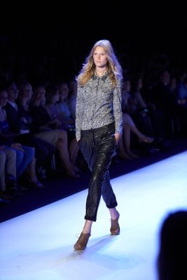 Strenesse Blue S/S 2010 - Toni Garrn